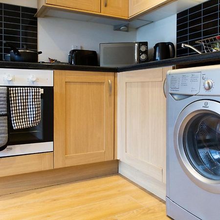 1-Bedroom Apartment With Balcony, Hoddesdon Eksteriør bilde