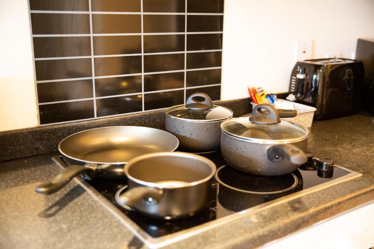 1-Bedroom Apartment With Balcony, Hoddesdon Eksteriør bilde