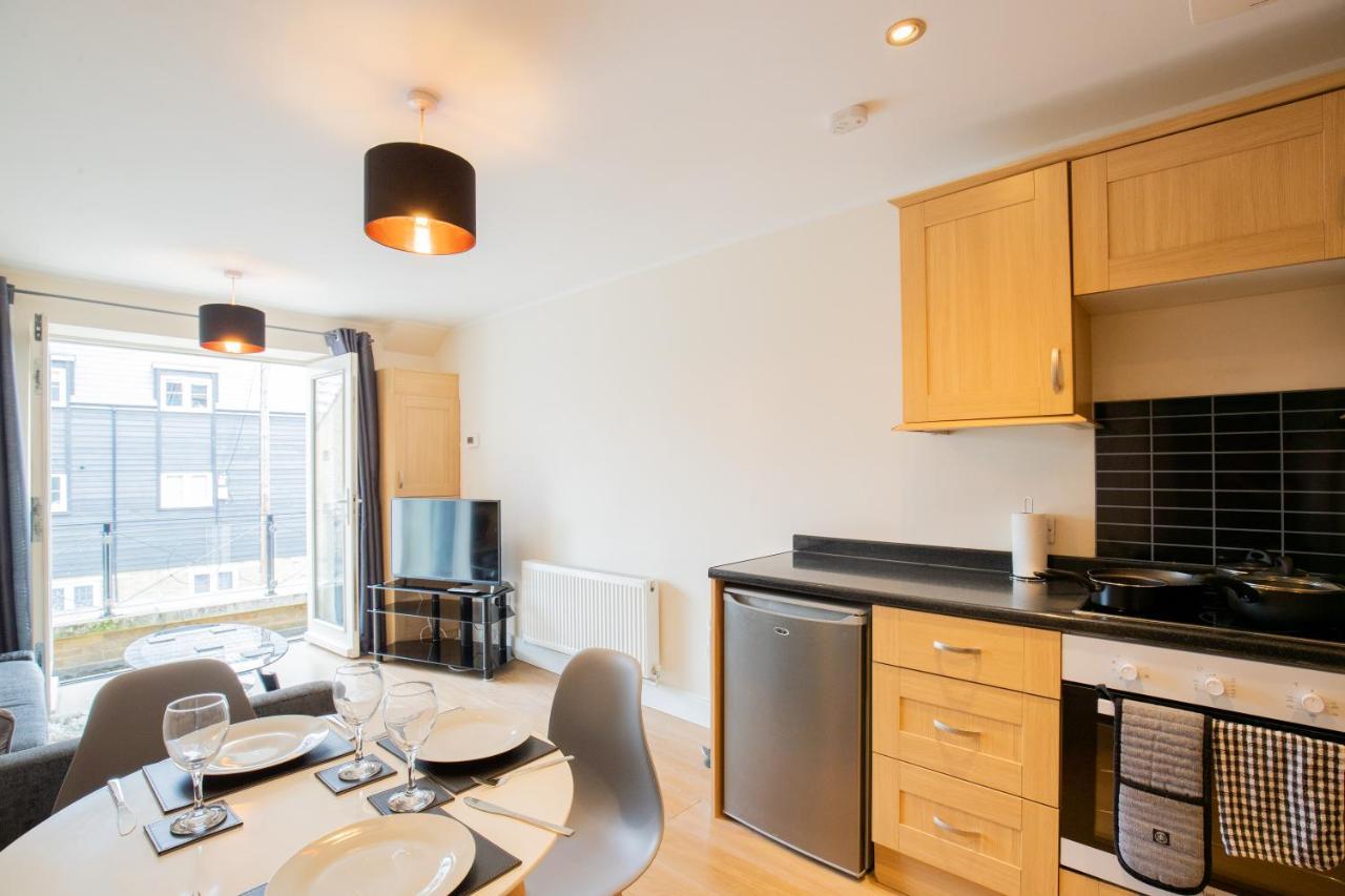 1-Bedroom Apartment With Balcony, Hoddesdon Eksteriør bilde