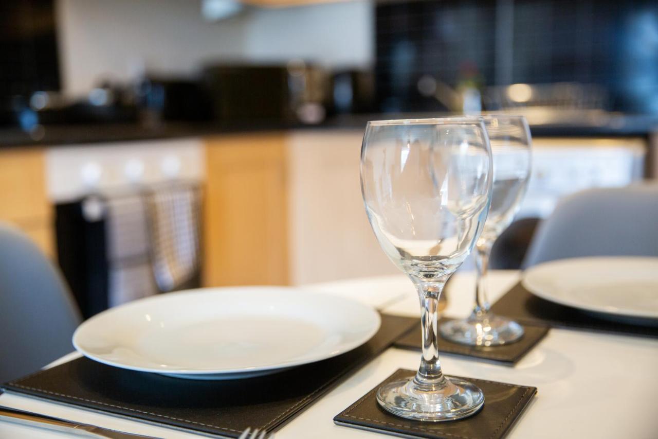 1-Bedroom Apartment With Balcony, Hoddesdon Eksteriør bilde