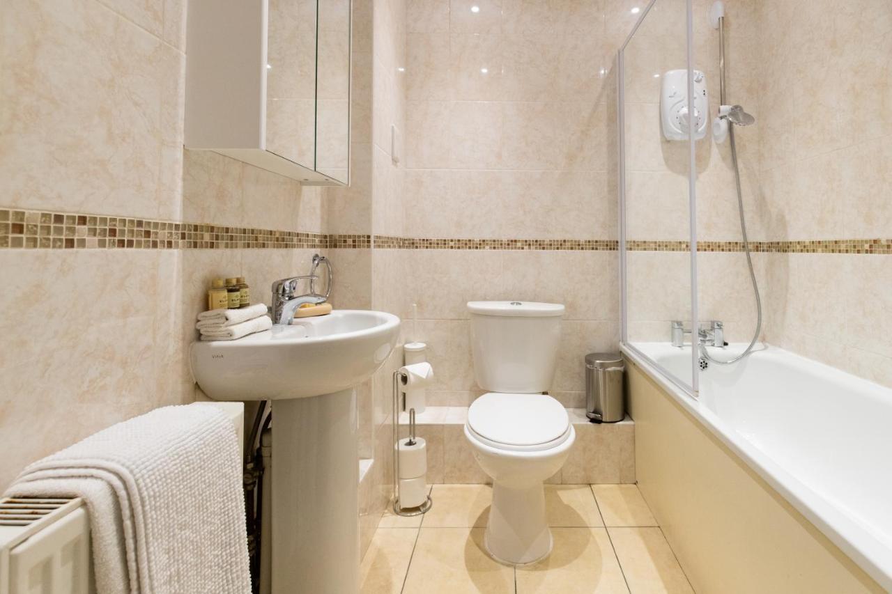 1-Bedroom Apartment With Balcony, Hoddesdon Eksteriør bilde