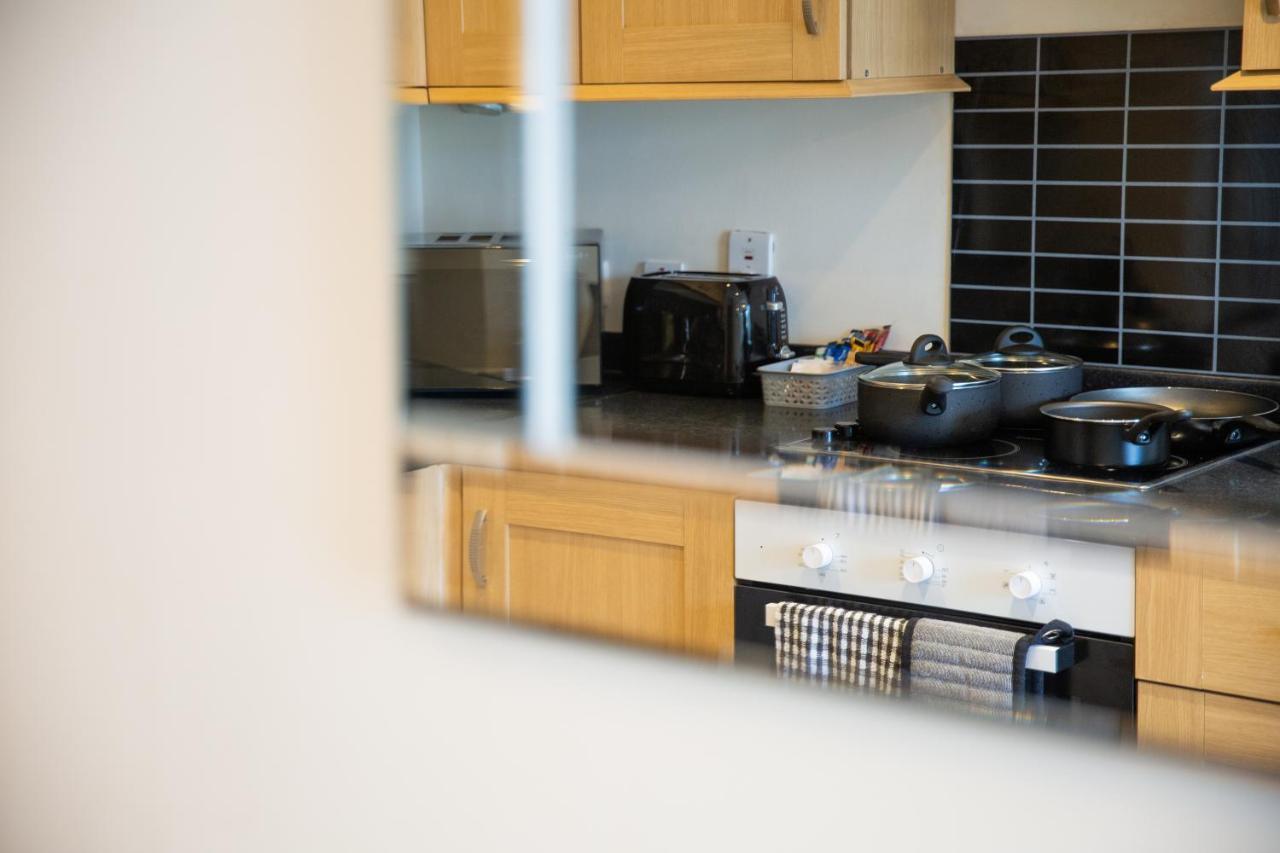 1-Bedroom Apartment With Balcony, Hoddesdon Eksteriør bilde