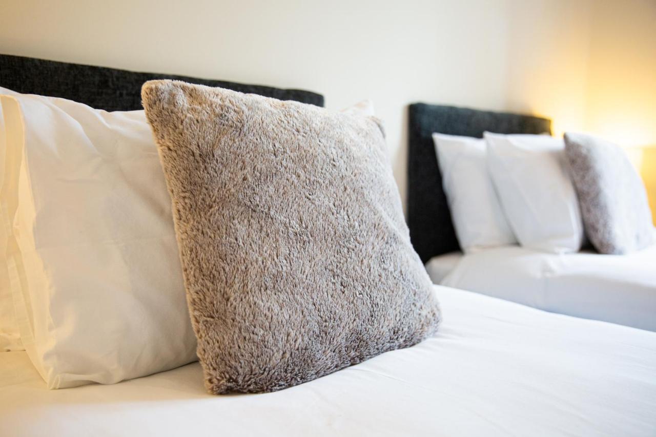 1-Bedroom Apartment With Balcony, Hoddesdon Eksteriør bilde