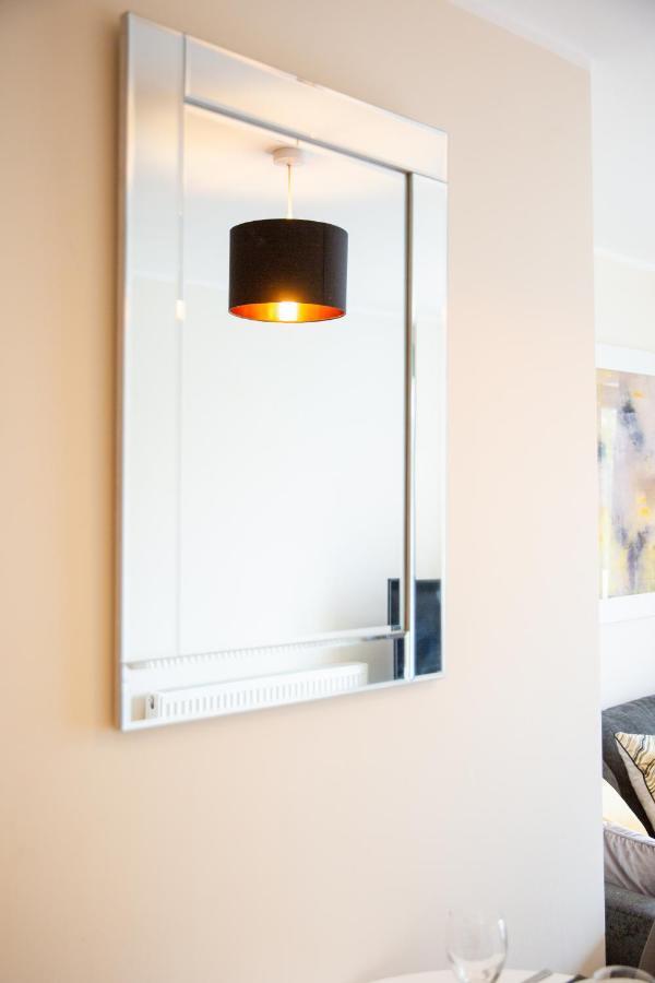 1-Bedroom Apartment With Balcony, Hoddesdon Eksteriør bilde