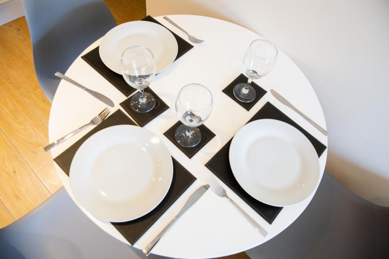 1-Bedroom Apartment With Balcony, Hoddesdon Eksteriør bilde